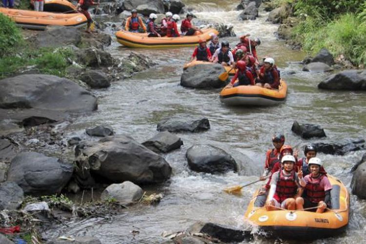 Sungai yang Menawarkan Arung Jeram Seru di Bogor : Tempat  Arung Jeram Murah   yang dilengkapi Instruktur Berpengalaman  di Bogor .