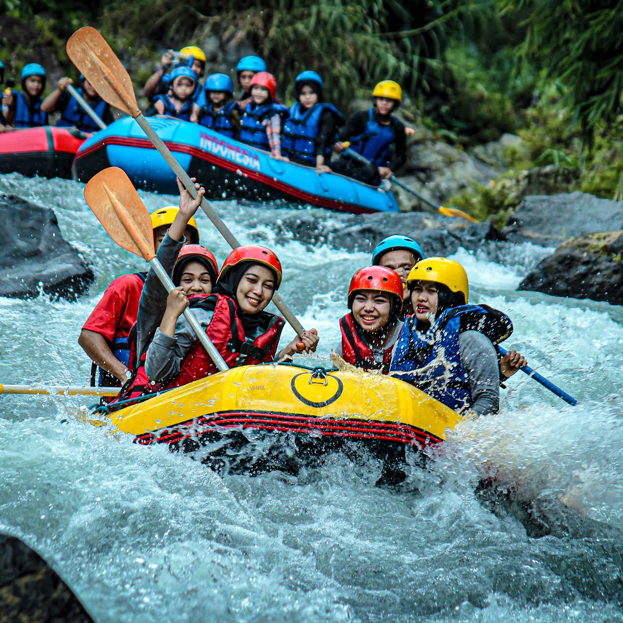 Pengalaman Rafting yang Seru  di  Arung Jeram di Sungai Citarik  :  Petualangan  dengan  Penyedia Rafting Murah Bogor yang  Bagus