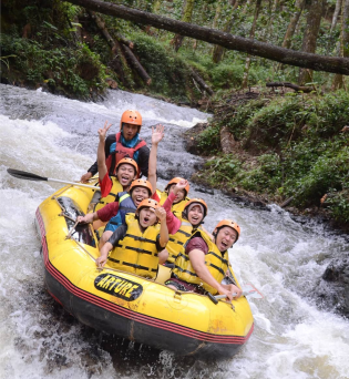Rafting Seru di Bogor dengan Keamanan Terjamin  dan  Guide Profesional yang  Dapat Menjamin Petualangan Anda.