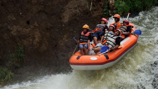 Pilihan Terbaik Rafting Perusahaan di Bogor :  Kegiatan Seru di Alam Terbuka