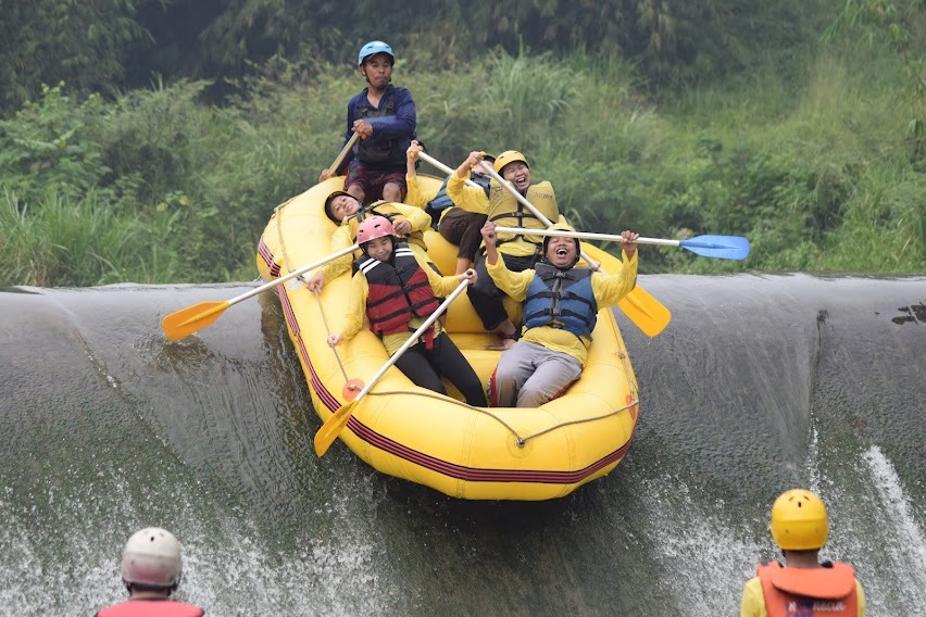 Arung Jeram Murah  di  Kota Bogor :  Sungai Cikunir yang Menantang atau Sungai Citatih ?