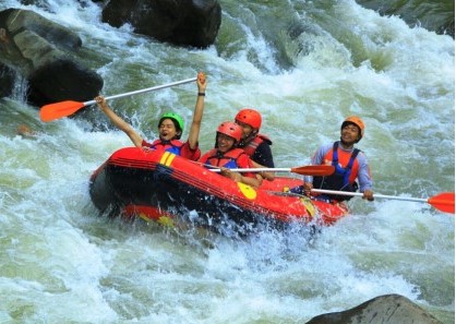 Rafting dengan Harga Terjangkau  di  Tempat Wisata Bogor:  Menjajal Kekuatan Arus Sungai Citarik  dengan Operator Murah .