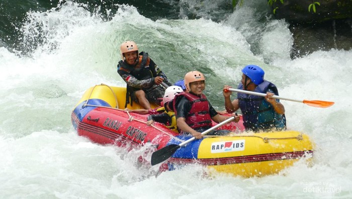 Rasakan   Sensasi  Rafting Murah  di Sungai Citarik  dengan Harga Terbaik  untuk   Mengisi Waktu Luang di  Kota Bogor .